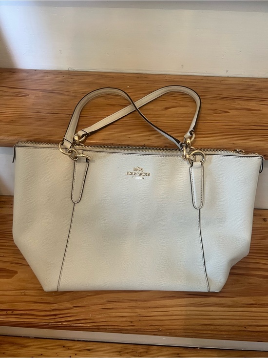 Coach Handbags - Coach Cream Leather Shoulder Tote with Gold Hardware
